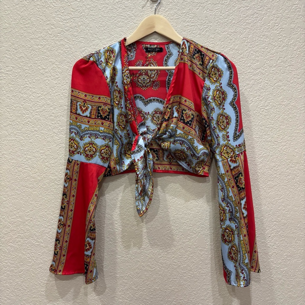 Nasty Gal Scarf Print Tie Front Long Bell Sleeve Crop Top Size 6 - Picture 2 of 7